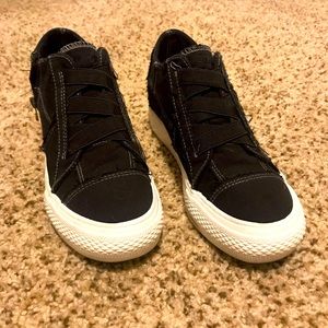Blowfish Casual Women’s Shoes size 9.5